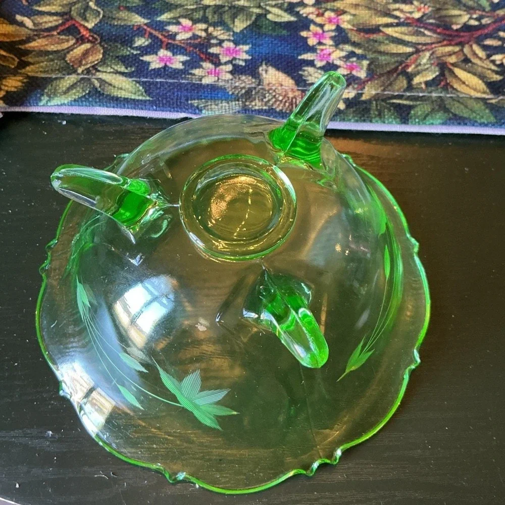 Lancaster uranium glass